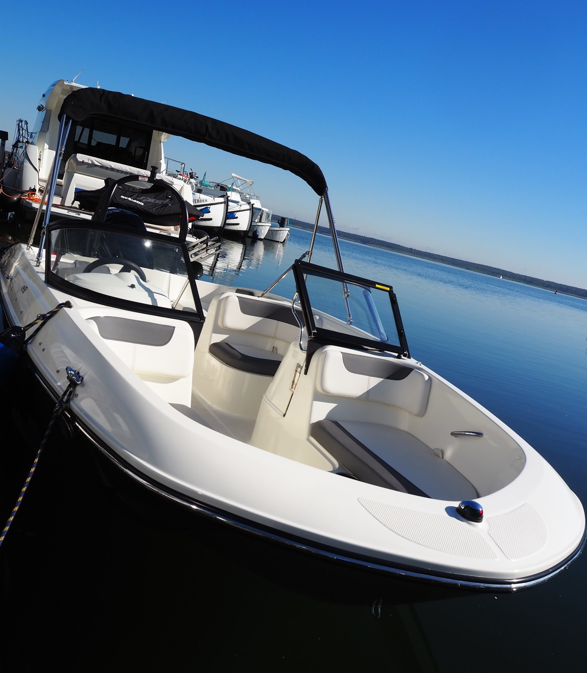 Yachthafenresort Fleesensee I 🛥 www.sbs-fleesensee.de I bootsverleih